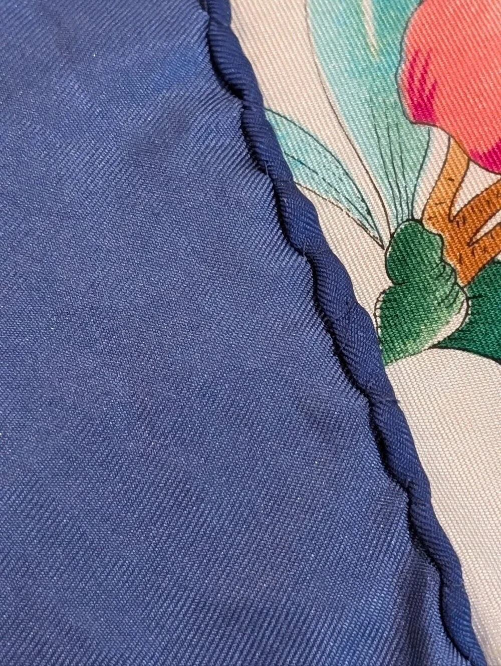 Gucci Brilliant Bright Floral Buckle Pattern 100% Silk Rolled Edges 33.5